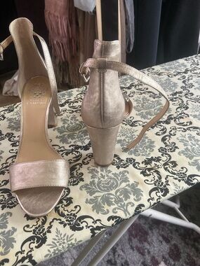 VINCE CAMUTO | Block Heel Pump